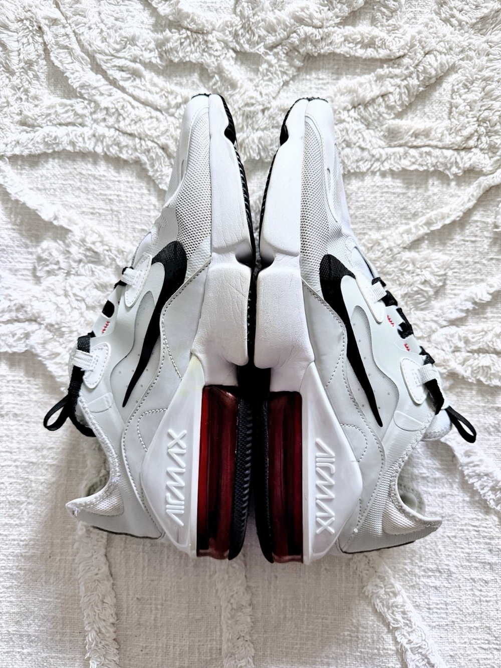 Nike Air Max Infinity 2 Men’s 13 White Black Red Sneakers Running Shoes
